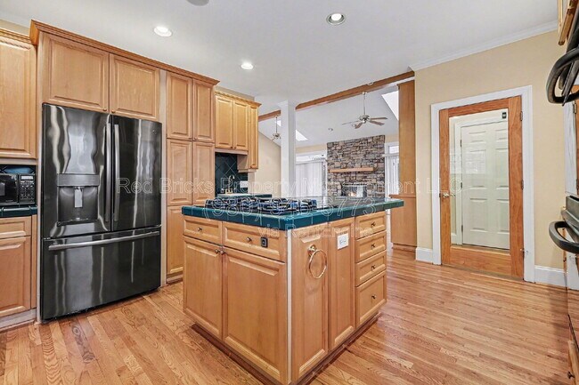 Building Photo - 1760 Jacobs Way