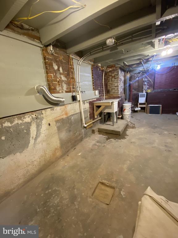 Building Photo - 508 S Prince St