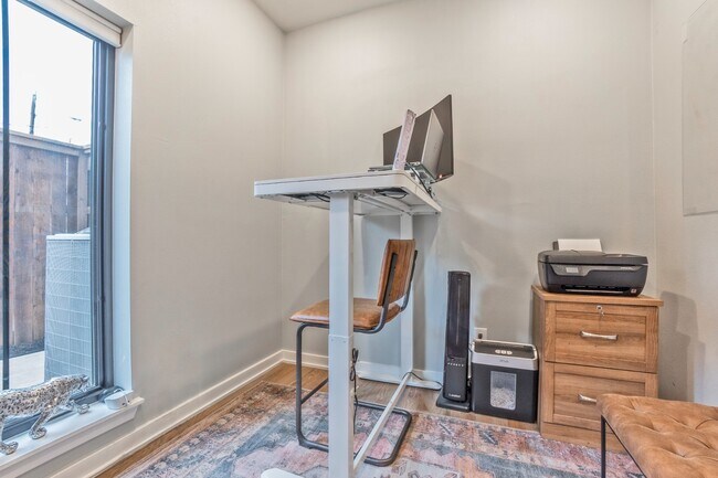 Building Photo - Stylish 2BR/2.5BA Townhome in Prime East Dallas – Attached Garage, Unbeatable Location