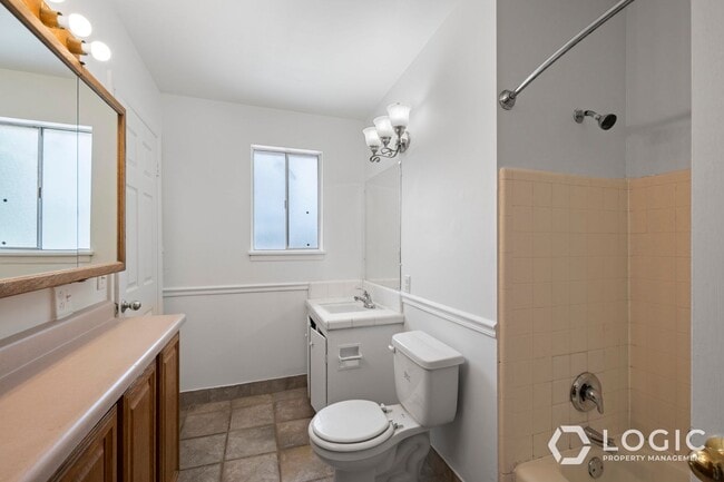 Building Photo - Beautiful Spacious Home in Great Sandy Loc...