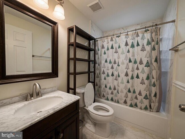 Building Photo - 8112 Parkdale Ct