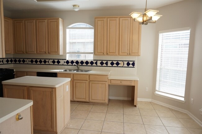 Building Photo - 4607 Forest Home Dr