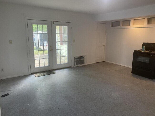 Building Photo - 545 Farrell St - B