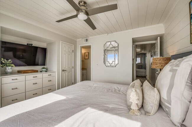 Building Photo - 23223 Front Beach Rd