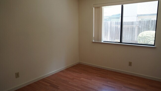 Building Photo - Charming 2 bedroom 2 bathroom home in the pocket area of Sacramento!