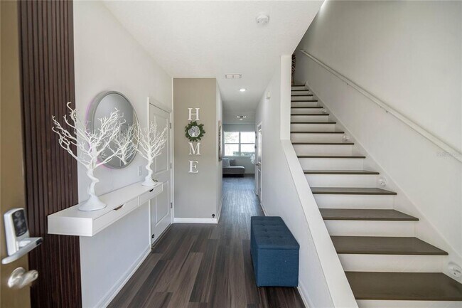 Building Photo - 844 Grandin St