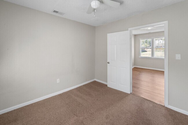 Building Photo - Bright & Stylish 3-Bedroom Home Near Downtown Savannah