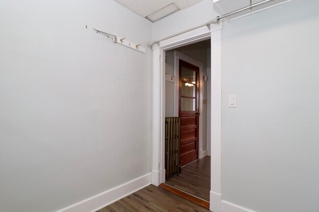 Building Photo - 32 Denison Ave