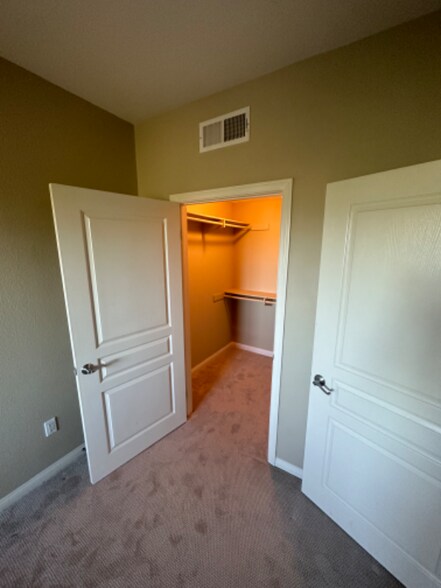 Building Photo - 3857 Pell Pl