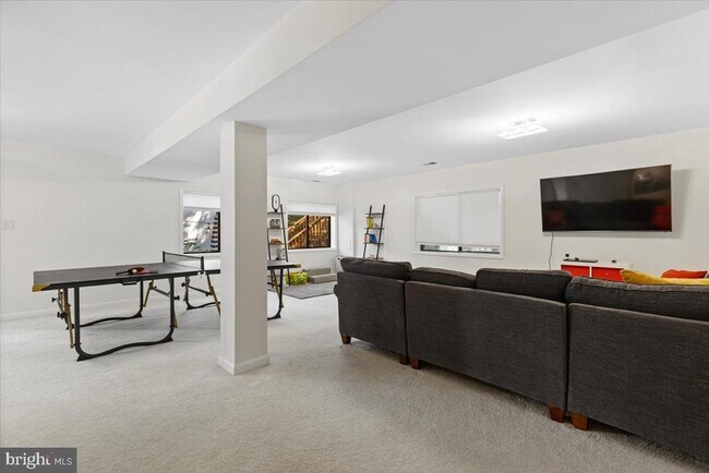 Building Photo - 9411 Fernwood Rd