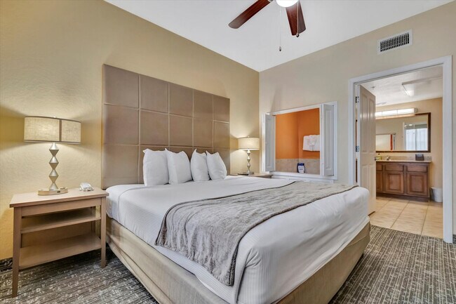 Building Photo - 12562 International Dr