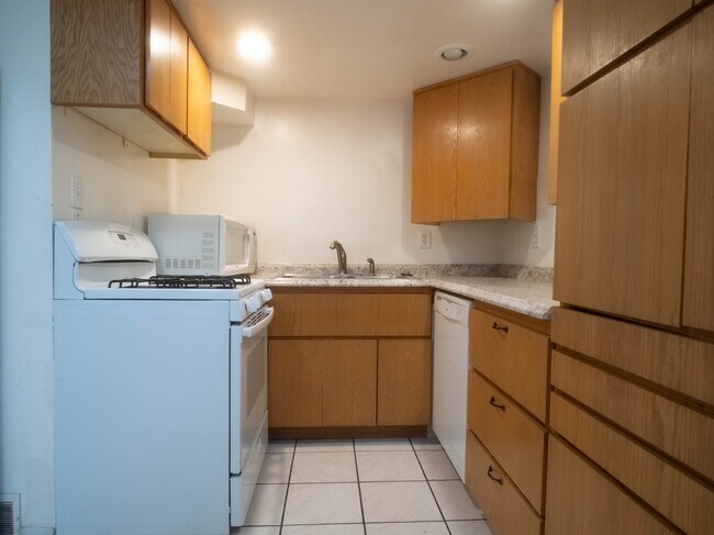 Building Photo - 382 400 S