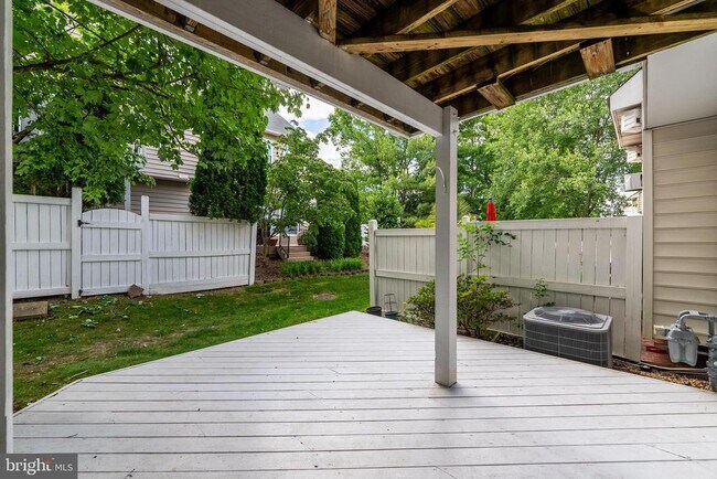 Building Photo - 12081 Edgemere Cir