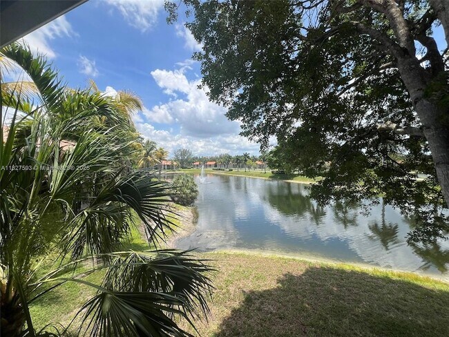 Building Photo - 1543 Lake Crystal Dr