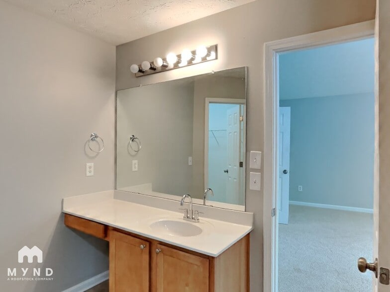 Building Photo - 6239 Lake Valley Point