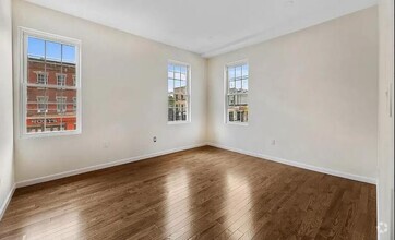 Building Photo - 2 bedroom in Long Island City NY 11105