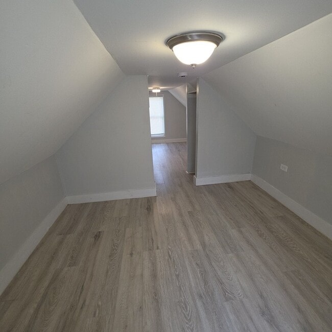 Building Photo - Cozy 3 bedrooms and 1 bath home located on S Pleasant St in Independence, MO