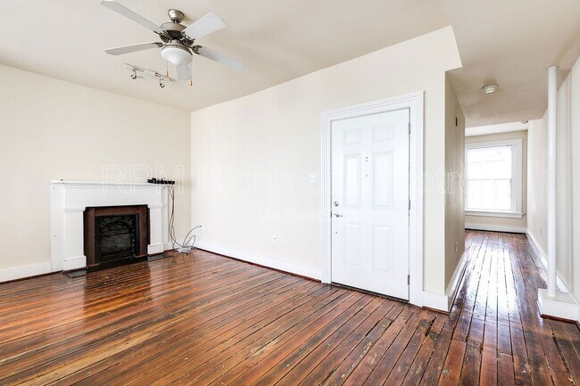 Building Photo - 1321 1/2 E Main St