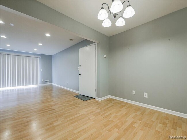 Building Photo - 34763 Maple Ln Dr