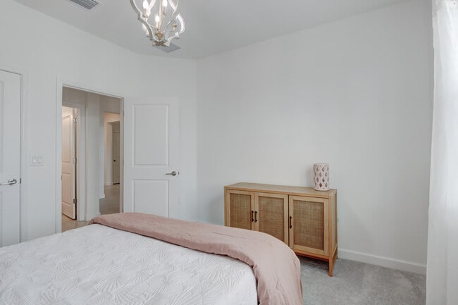 Building Photo - 18315 Ridgeline Dr