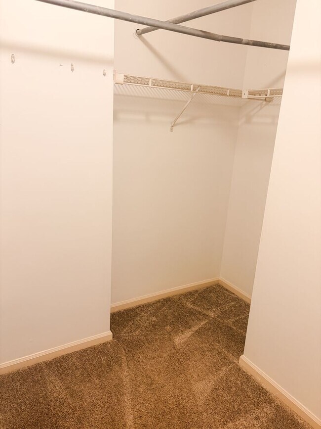 Building Photo - 51 Candlewyck