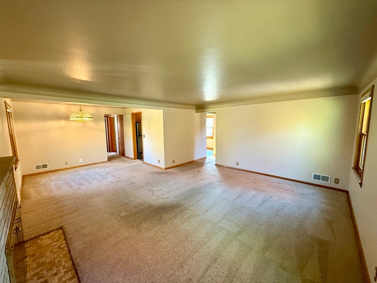 Building Photo - 5403 Pleasant Ave