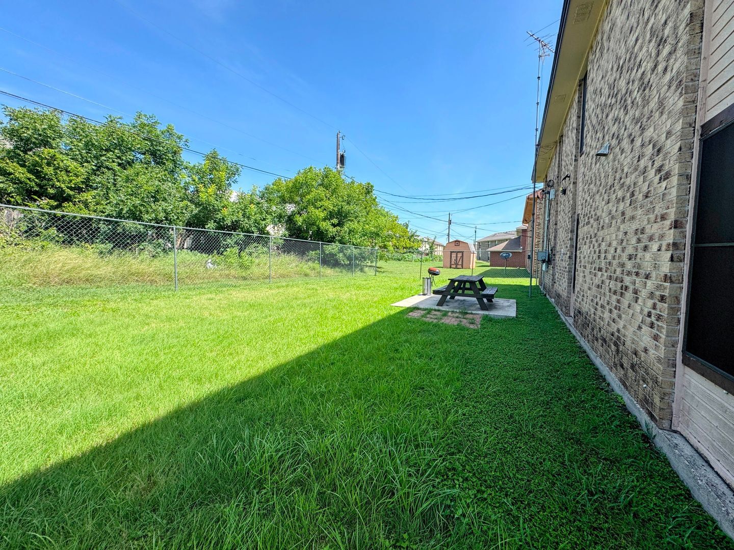 Building Photo - 1605 Benttree Dr