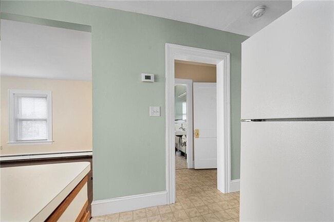 Building Photo - 146 Grove St