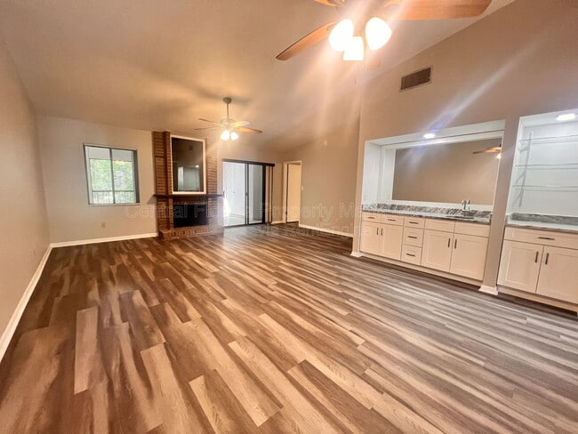 Building Photo - 17 Escondido Cir