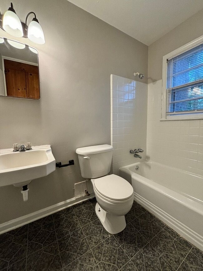 Building Photo - Sweet on Sophia