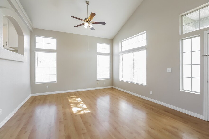 Building Photo - 8828 Dove Cove Dr