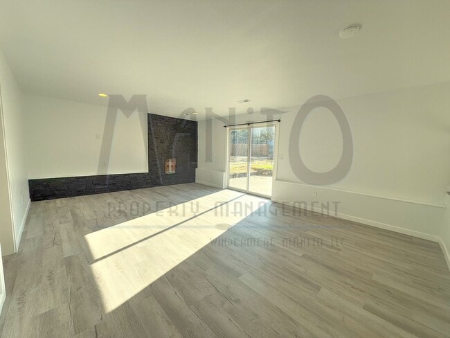 Building Photo - Spacious Nine Mile Home On Acreage