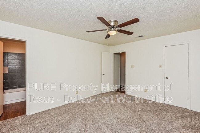 Building Photo - 7527 Windhaven Rd