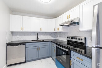 Interior Photo - 280 Collins Realty