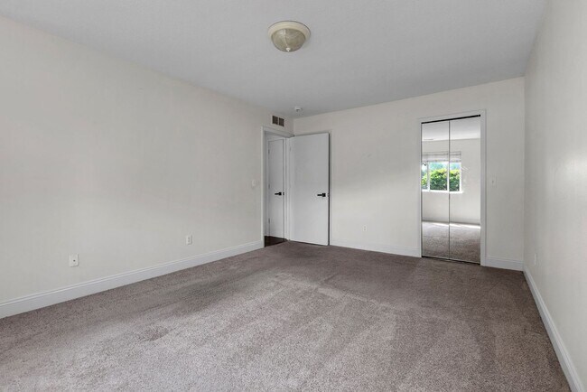 Building Photo - 2592 Eagles Cir
