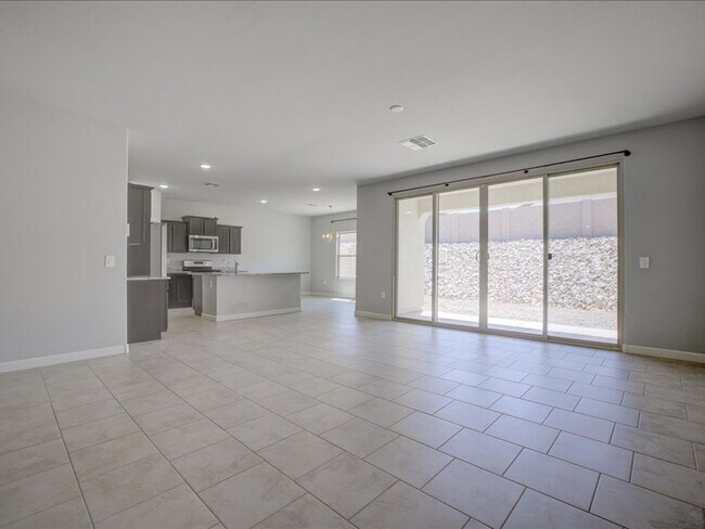 Building Photo - Corona de Tucson 4 Bedroom 2 Bathroom