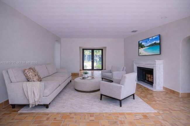 Building Photo - 375 De Soto Dr