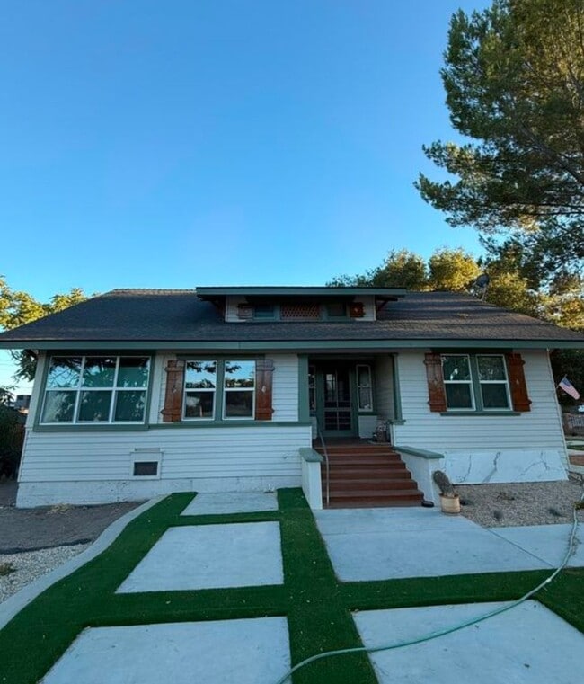 Building Photo - 444 Oak St