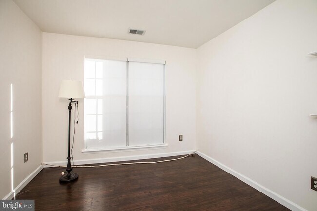 Building Photo - 297 Andover Pl