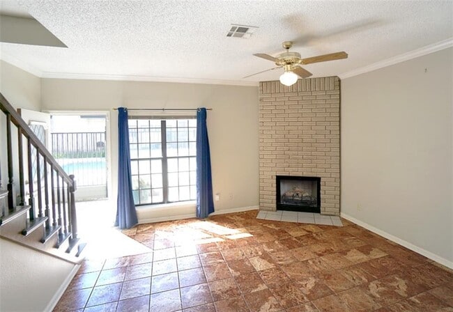 Building Photo - 1307 Kinney Ave