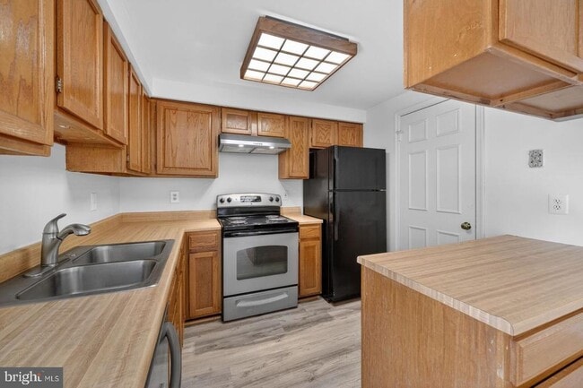 Building Photo - 6903 Sandra Marie Cir