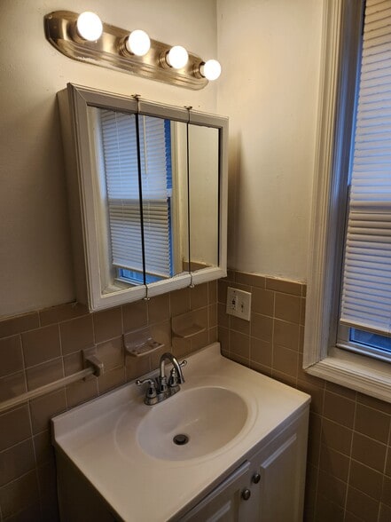 Building Photo - 309 Ellis Ave