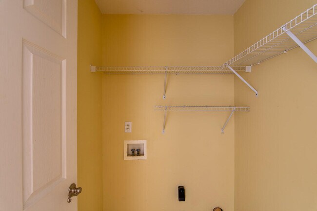 Building Photo - 3025 Brookhaven Way