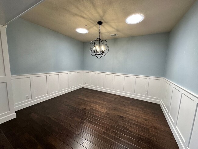 Building Photo - Gorgeous 4 Bedroom 2.5-Bath House in Tigar...