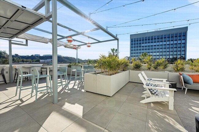 Building Photo - 593 Camino De La Reina