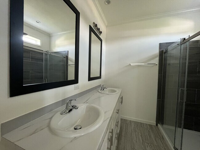 Building Photo - 557 Bimini Cay Cir