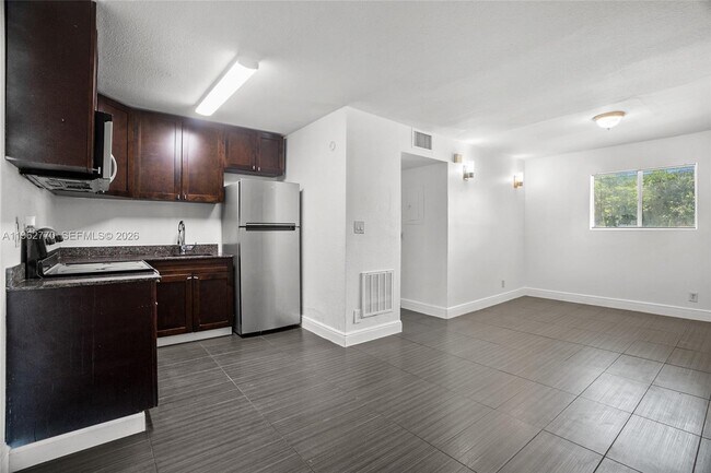 Building Photo - 37 SW 14th St