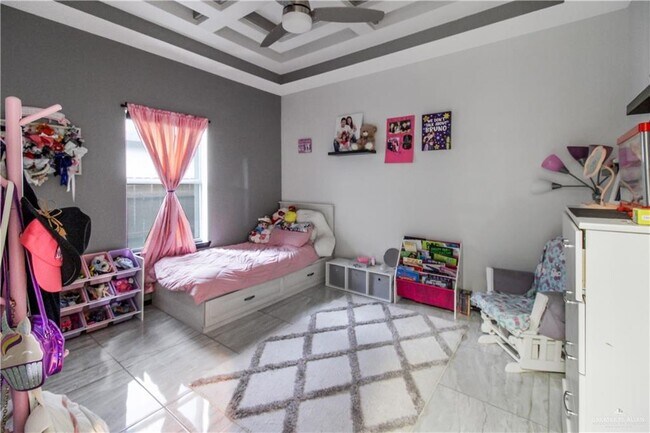 Building Photo - 30 Queens Ave