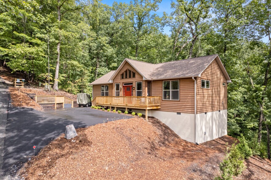 Parking for 3 - 131 Pier Point Dr