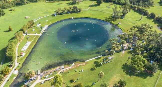 Building Photo - 12235 Hernando Rd